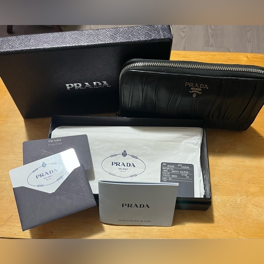 PRADA Milano PRADA Nappa Gaufre Black Leather Nero Zip Around Long Wallet - Picture 13 of 14